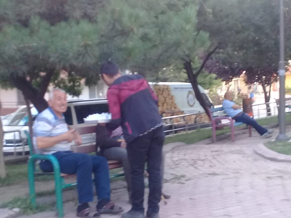 Ankara Halk Cepheliler Sivas Katliamının Yıldönümünde Lokma Dağıttılar - Image 1