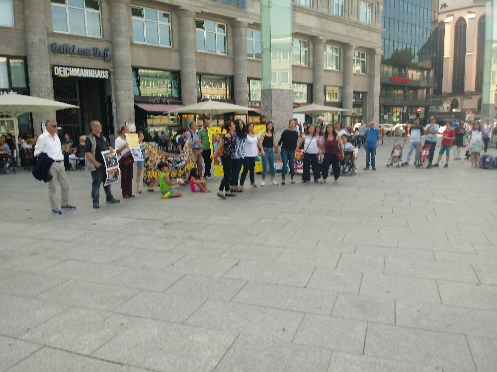 Yüksel Direnişini 1000. Gününü Desteklemek İçin Köln Merkez Tren İstasyonu Önündeydik - Image 4 Yüksel Direnişini 1000. Gününü Desteklemek İçin Köln Merkez Tren İstasyonu Önündeydik - Image 4