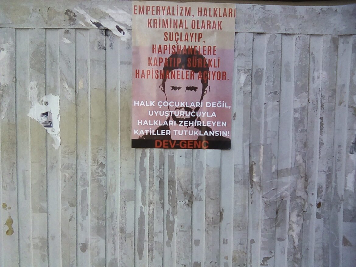 Dev-Genç’lilerden Beyazit’ta “Uyuşturucuya Karşi Savaş” Stickerlari - Image 1