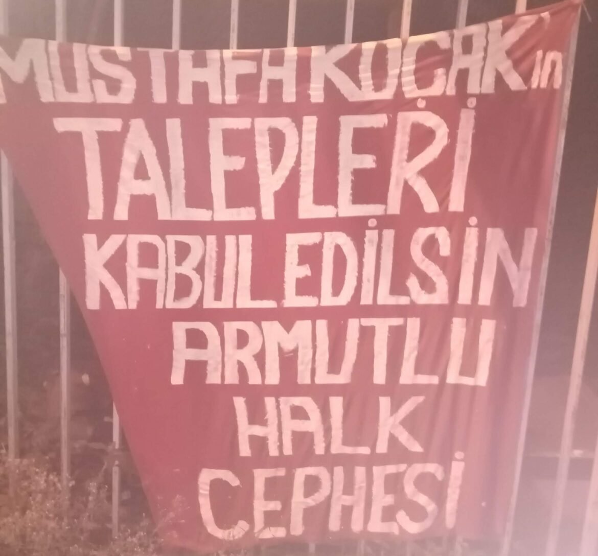 Armutlu ‘da Mustafa Koçak İçin Pankart Asıldı - Image 1