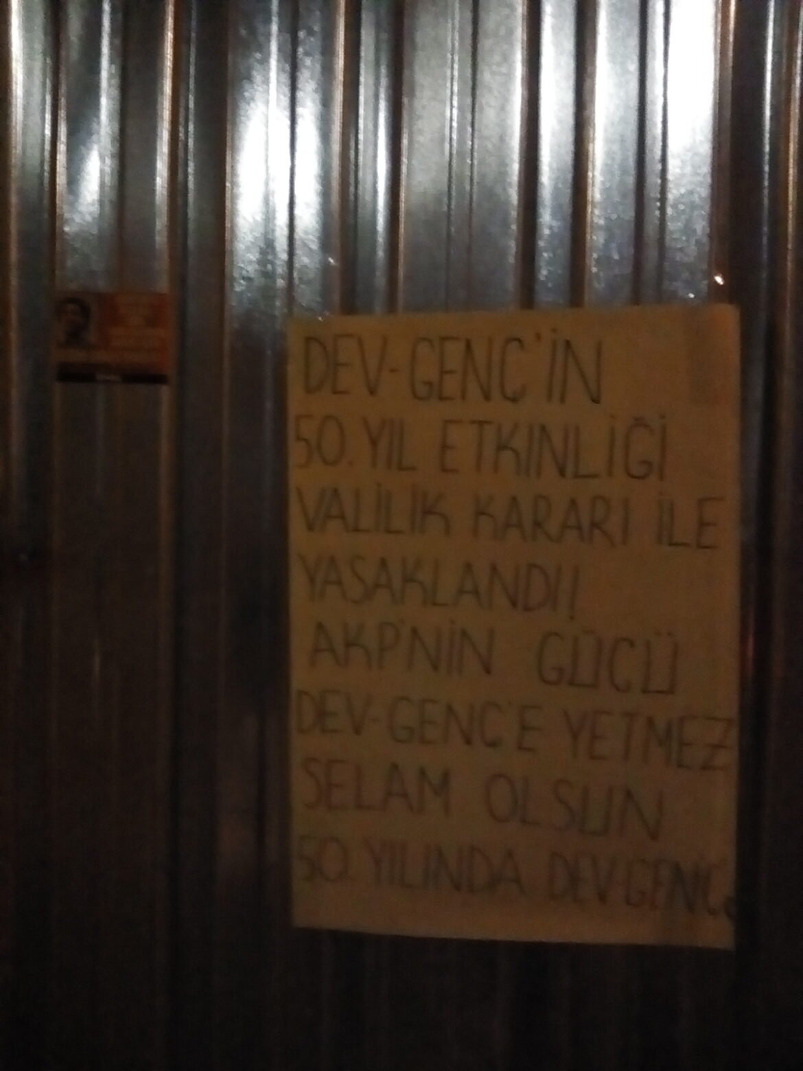 Dev-Genç’liler Fatih’te Duvar Gazeteleriyle Akp Faşizminin Şenlik Yasağını Teşhir Etti - Image 1