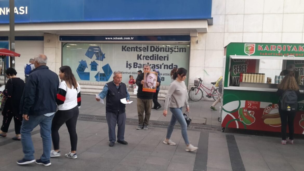 İzmir TAYAD’lı Aileler Mustafa Koçak İçin Bildiri Dağıtımı Yaptı - Image 1