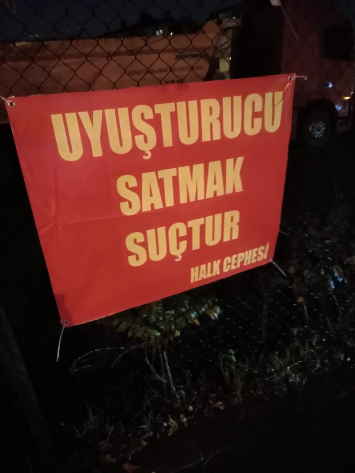 Bahçelievler Halk Cephesi Uyuşturucuya Karşı Pankart Astı - Image 1