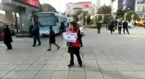 Bakırköy Direnişinin 144. Haftasında İhraç Öğretmen Nursel Tanrıverdi Gözaltına Alındı - Image 1