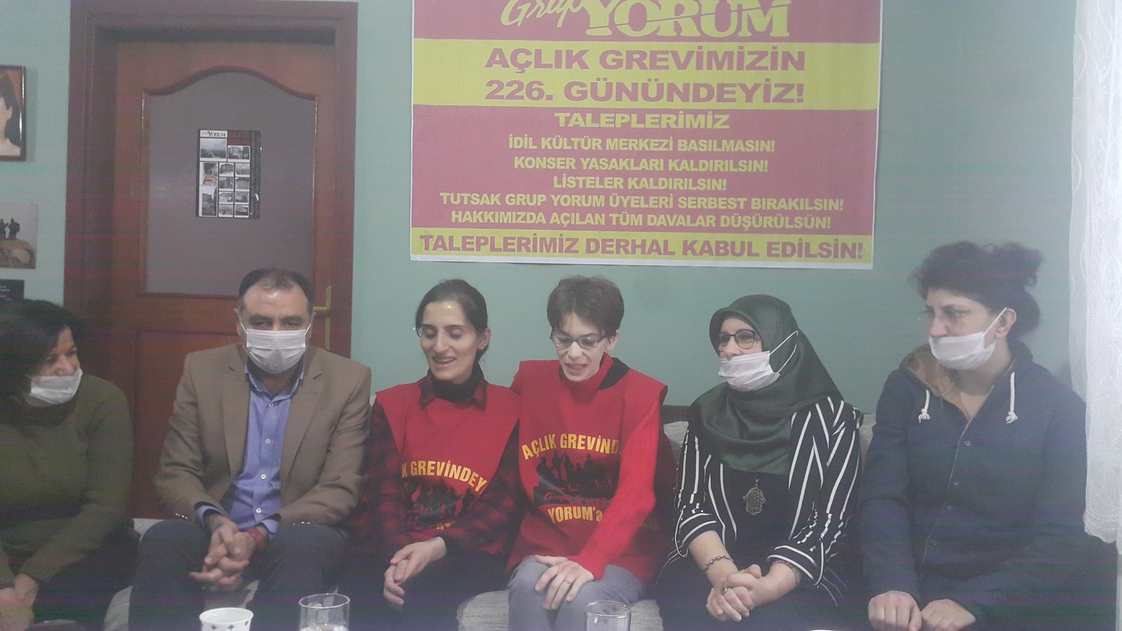 Grup Yorum Direniş Evine HDP Milletvekilleri ve Direnişçiler Meclisi’nden Ziyaret - Image 2 Grup Yorum Direniş Evine HDP Milletvekilleri ve Direnişçiler Meclisi’nden Ziyaret - Image 2