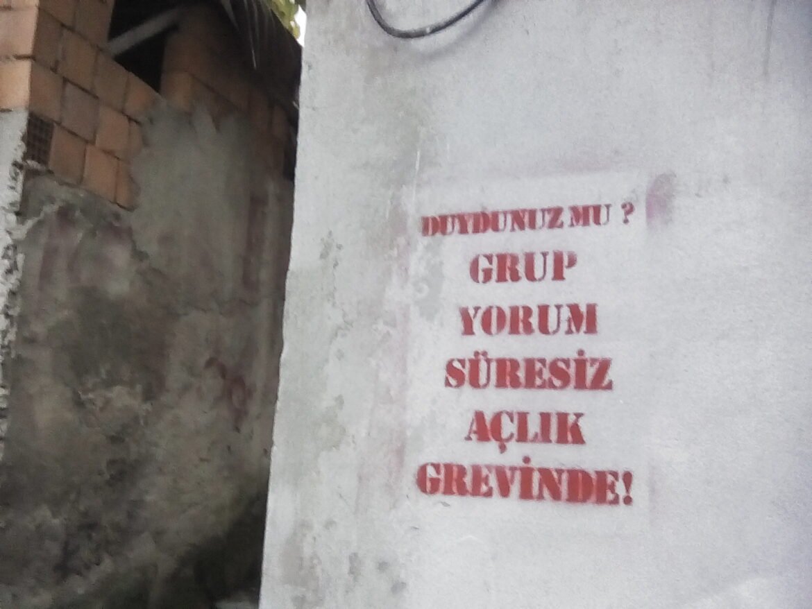 Dev-Gençliler Sarıyer Sokaklarına Grup Yorum ’un Açlık Grevi Direnişini Şablonlarla İşledi - Image 1