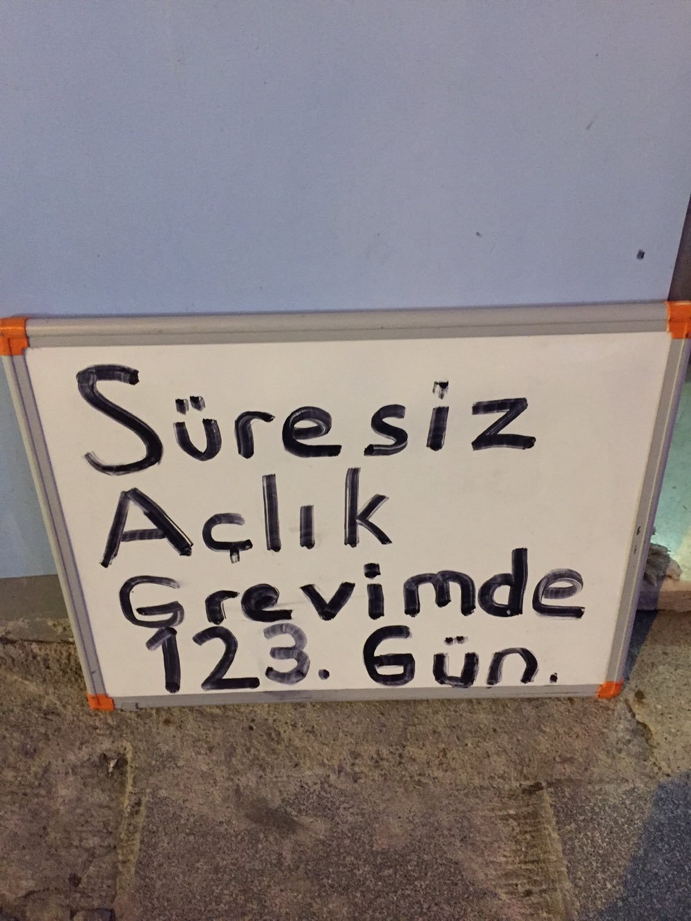 Mahir Kılıç 123 Gündür İstanbul CHP İl Başkanlığı Önünde Açlık Grevinde - Image 3 Mahir Kılıç 123 Gündür İstanbul CHP İl Başkanlığı Önünde Açlık Grevinde - Image 3