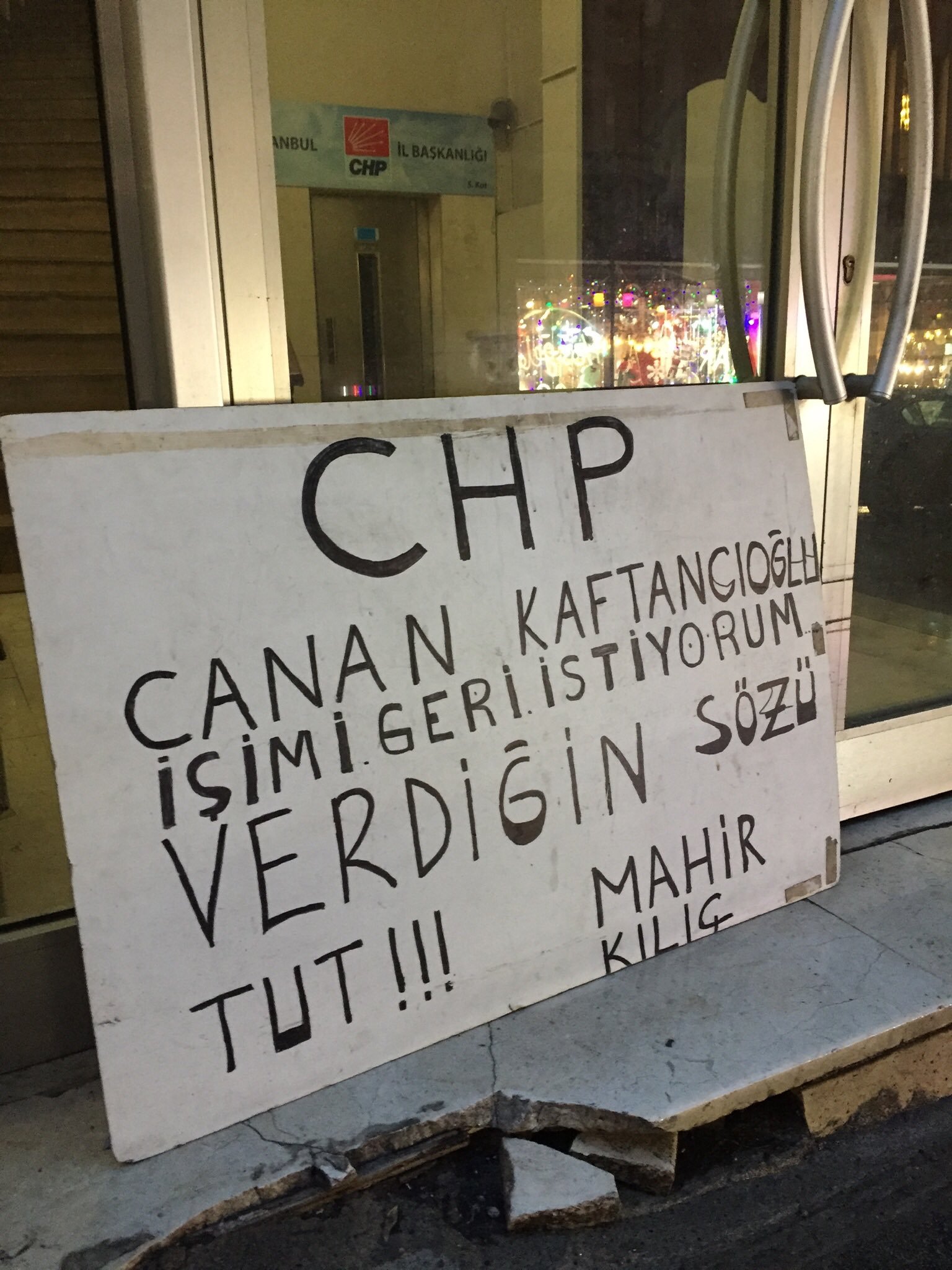 Mahir Kılıç CHP İl Başkanlığı Önünde 128 Gündür Açlık Grevinde - Image 3 Mahir Kılıç CHP İl Başkanlığı Önünde 128 Gündür Açlık Grevinde - Image 3