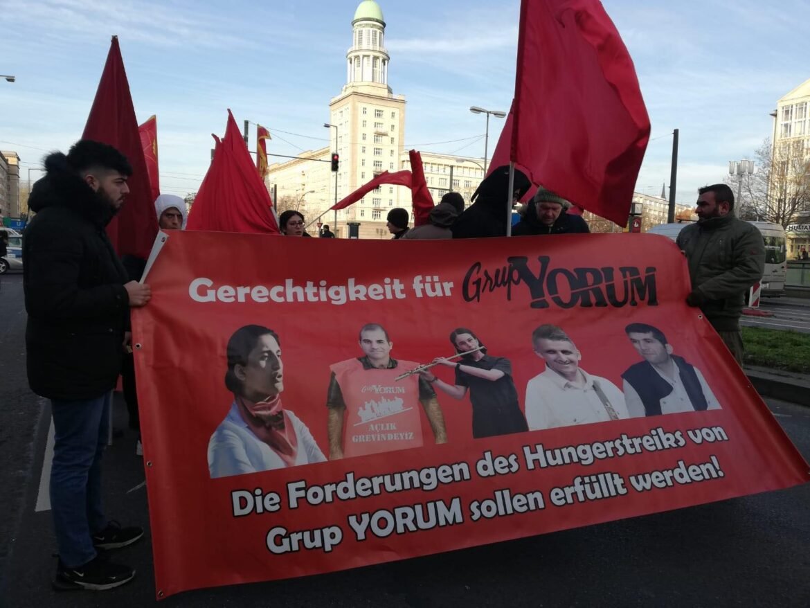 Grup Yorum’la Dayanışma Komitesi Ve Mustafa Koçak’a Adalet Komitesi Liebknecht-Luxemburg Yürüyüşüne Katıldı - Image 1