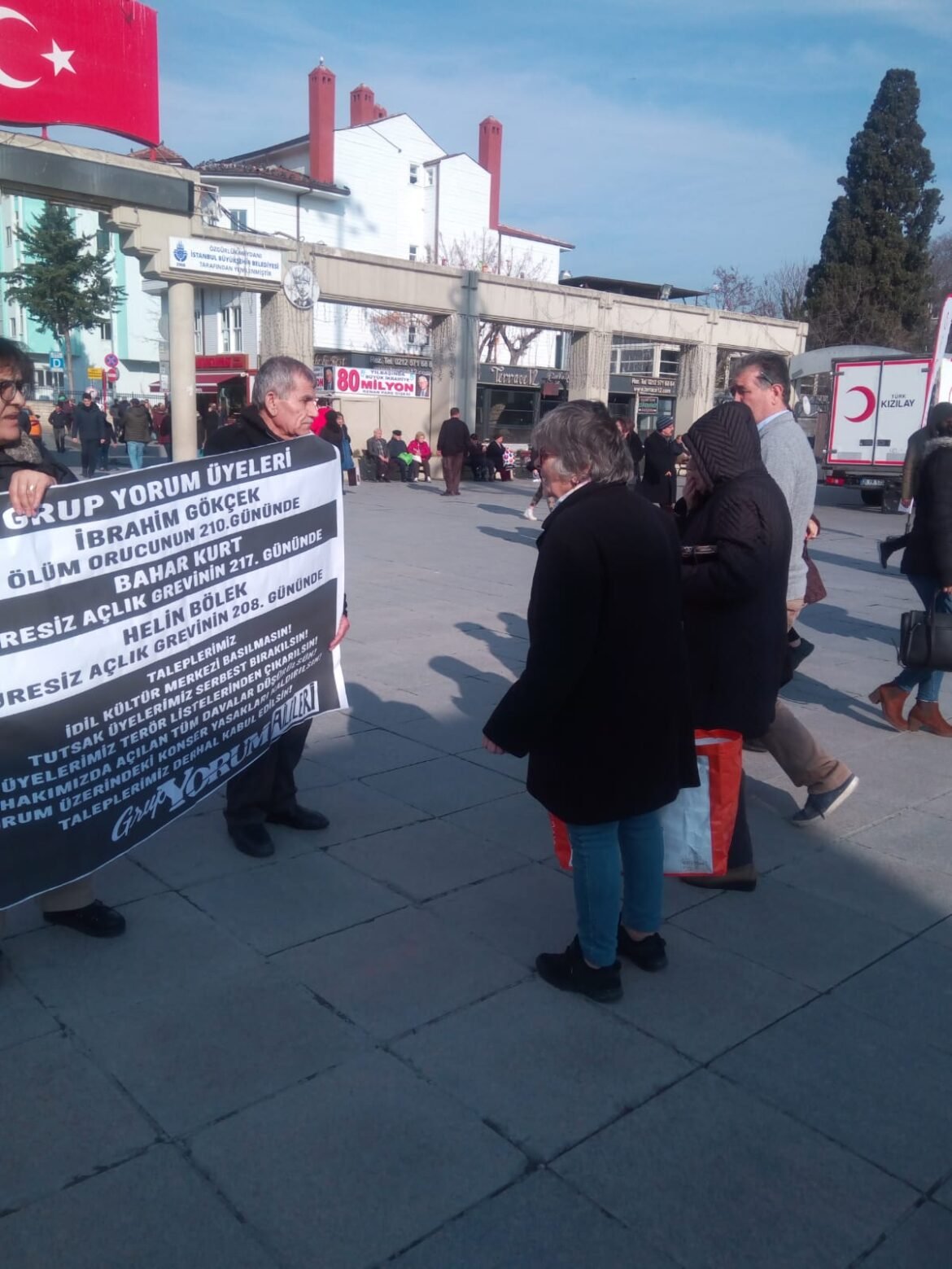 Bakırköy’de Açıklama Yapan Grup Yorum Üyelerinin Aileleri Gözaltına Alındı - Image 1