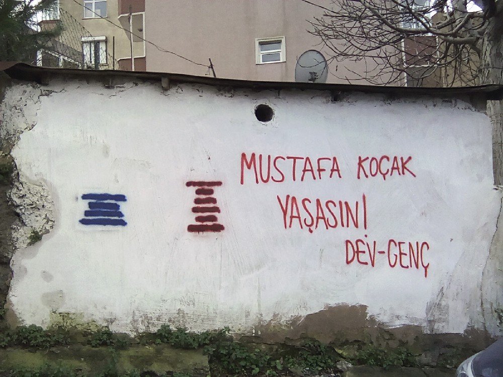 Dev-Genç’liler Sarıyer’de Mustafa Koçak Ve Grup Yorum İçin Yazılama Yaptı! - Image 1