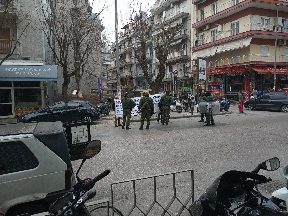 Selanik’te Türkiye Büyükelçiliği Önünde Grup Yorum Ve Mustafa Koçak İçin Eylem - Image 1