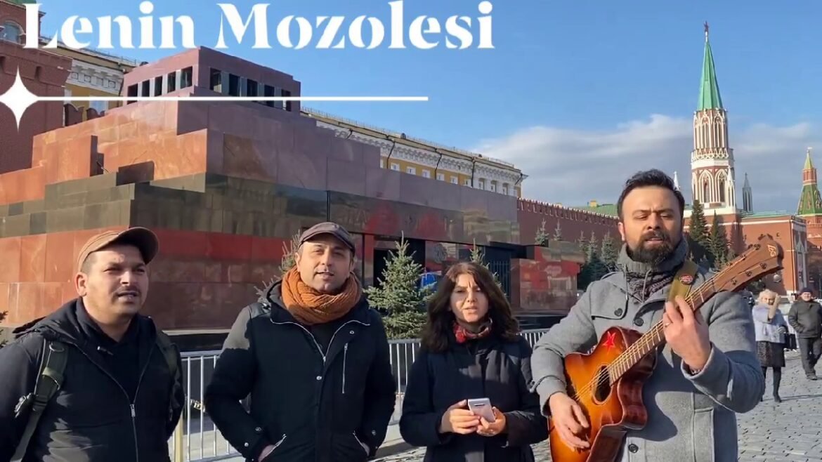 Grup Yorum Moskova’da Lenin Mozolesini Ziyaret Etti - Image 1