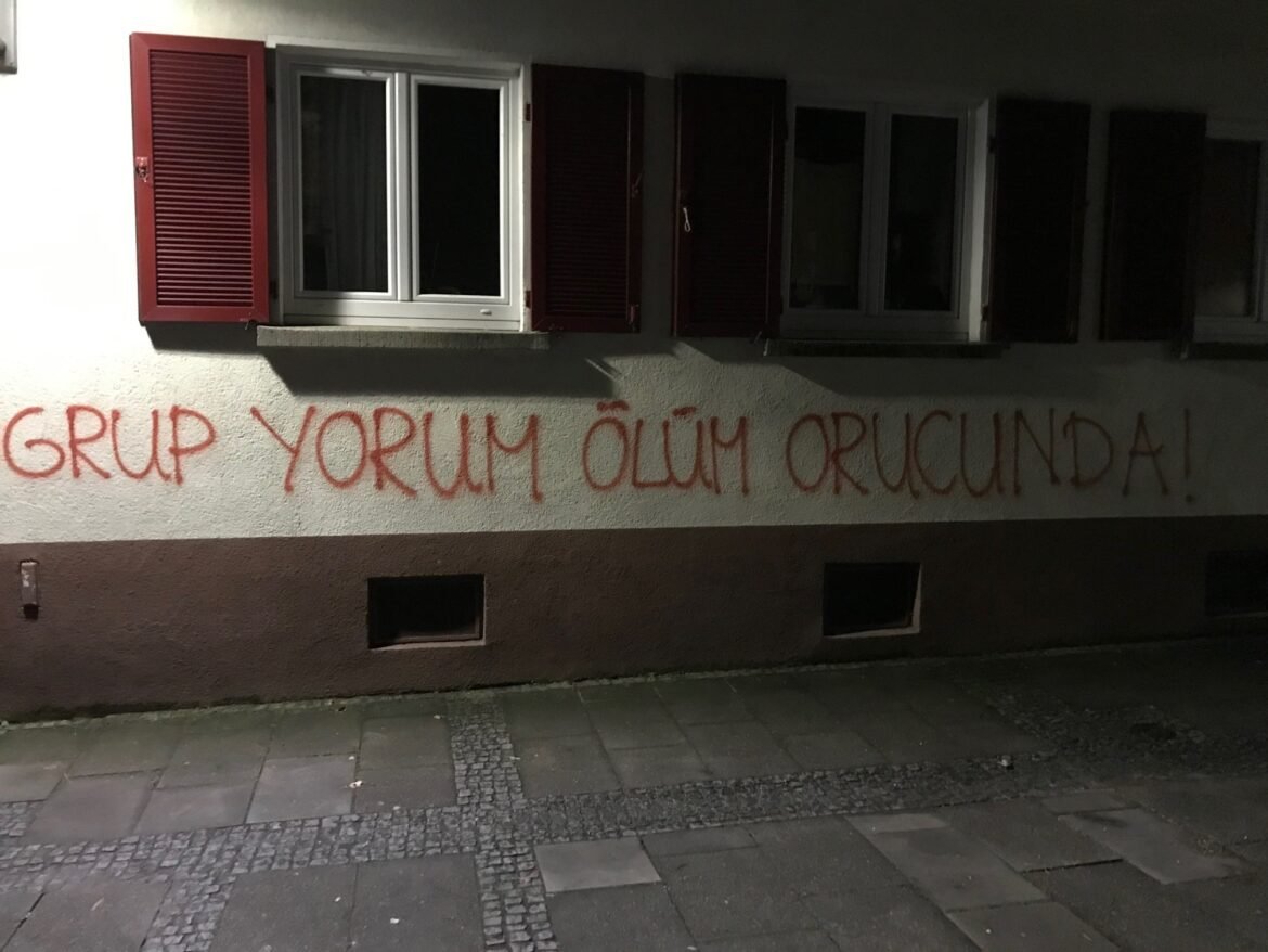 Almanya Dev- Gençlilerden Grup Yorum Ve Mustafa Koçak İçin Yazılama - Image 1