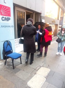 Melike Şahin CHP İl Başkanlığı Önündeki Direnişine Devam Ediyor - Image 1