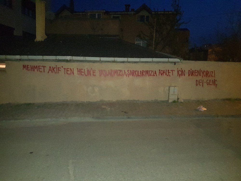 Dev-Genç’liler Yazılamalarla 1 Mayıs’ı Ve Helin Bölek’in Şehitliğini Selamladı - Image 1