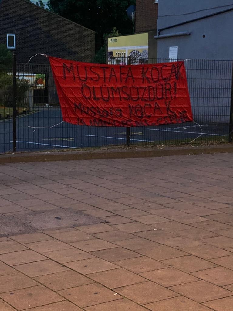 Londra Halk Cephesi Mustafa Koçak’ı Pankartlarla Selamladı - Image 2 Londra Halk Cephesi Mustafa Koçak’ı Pankartlarla Selamladı - Image 2