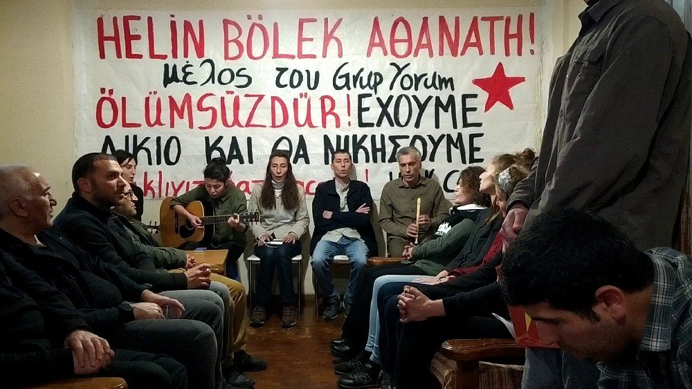 Yunanistan Halk Cepheliler 30 Mart 17 Nisan ve Helin Bölek’in Anmasını Yaptılar - Image 2 Yunanistan Halk Cepheliler 30 Mart 17 Nisan ve Helin Bölek’in Anmasını Yaptılar - Image 2