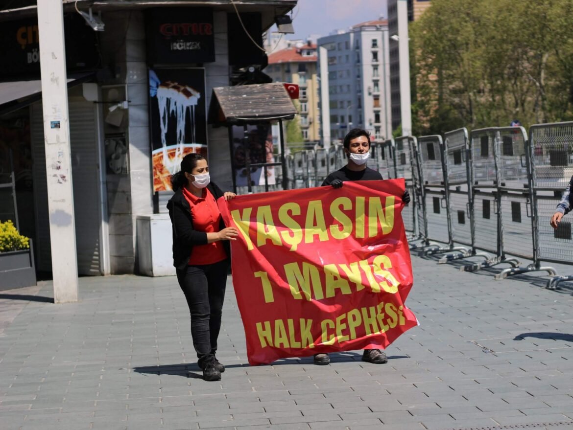 Halk Cepheliler Taksim Meydanı’nda Gözaltına Alındı - Image 1