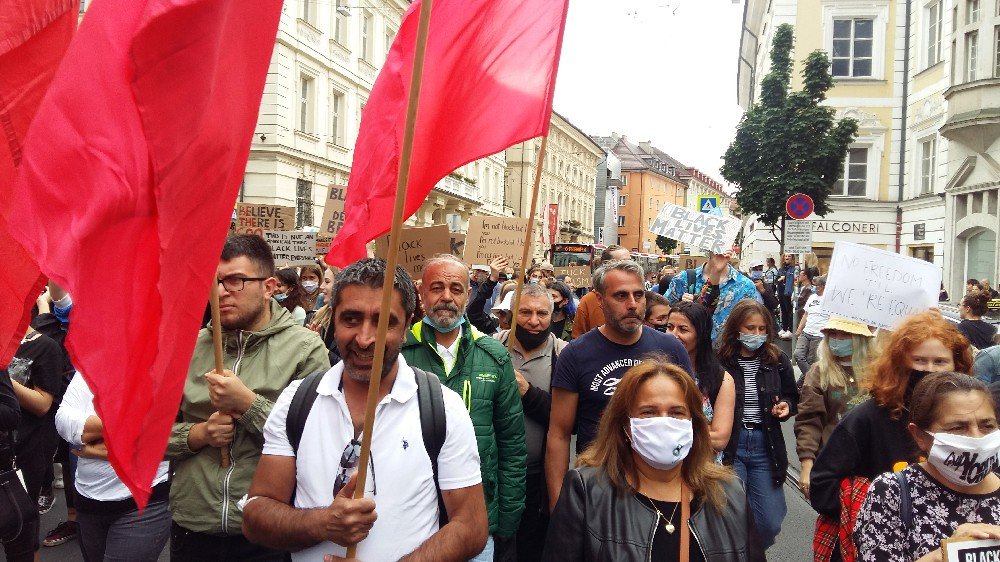 Avusturya İnnsbruck´ta Irkçı Devlet Politikası Protesto Edildi - Image 1