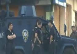 Çeteci AKP’nin Çeteci Polisleri İdil Kültür Merkezi Önünden Defol - Image 1