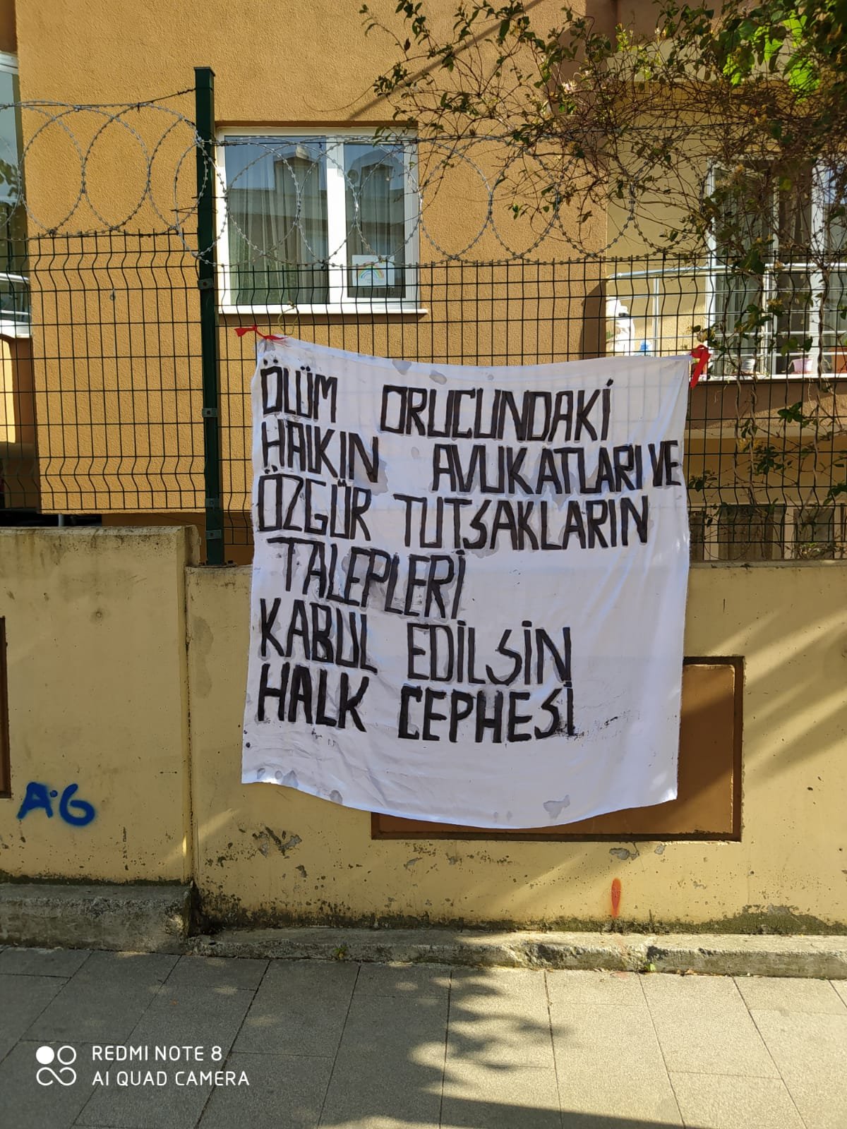 Sarıgazi Halk Cephesi Ölüm Orucu Direnişleri İçin Pankart Astı - Image 1 Sarıgazi Halk Cephesi Ölüm Orucu Direnişleri İçin Pankart Astı - Image 1