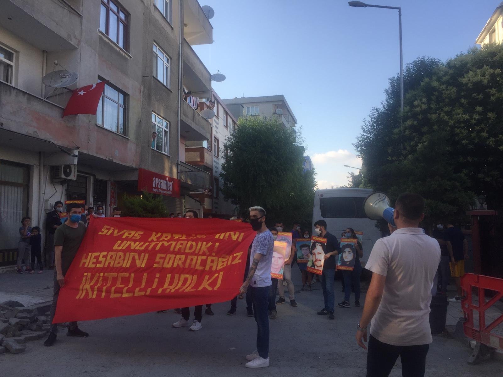 İkitelli’de Sivas Anması ve Grup Yorum Dinletisi yapıldı - Image 4 İkitelli’de Sivas Anması ve Grup Yorum Dinletisi yapıldı - Image 4