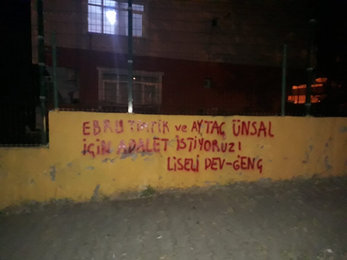 Liseli Dev-Gençliler Alibeyköy’de Halkın Avukatları İçin Yazılama Yaptı - Image 1
