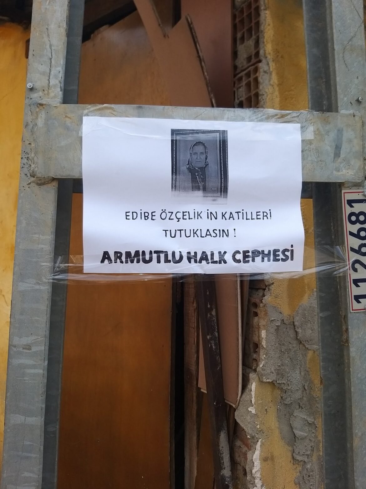 Armutlu Halk Cephesi Edibe Özçelik’in Katilleri Tutuklanması İçin Duvar Gazetesi Astı - Image 1