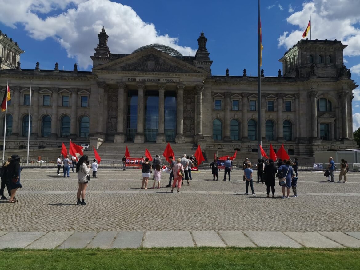 Berlin Halk Meclisi Girişimi: Berlin`de Adalet Nöbetimizin 14.sünü Alman Parlamentosu Önünde Gerçekleştirdik - Image 1