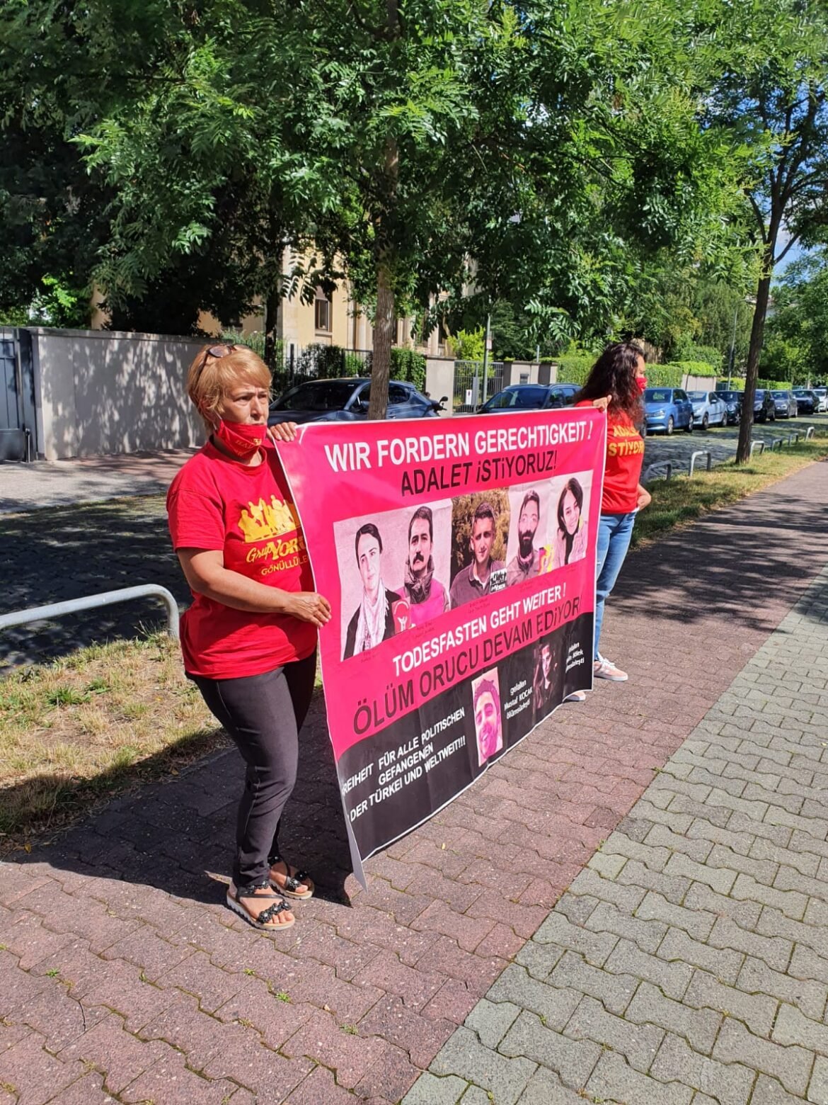 Frankfurt Grup Yorum Gönüllüleri Ölüm Orucu Direnişçilerinin Sesi Olmaya Devam Ediyor - Image 1