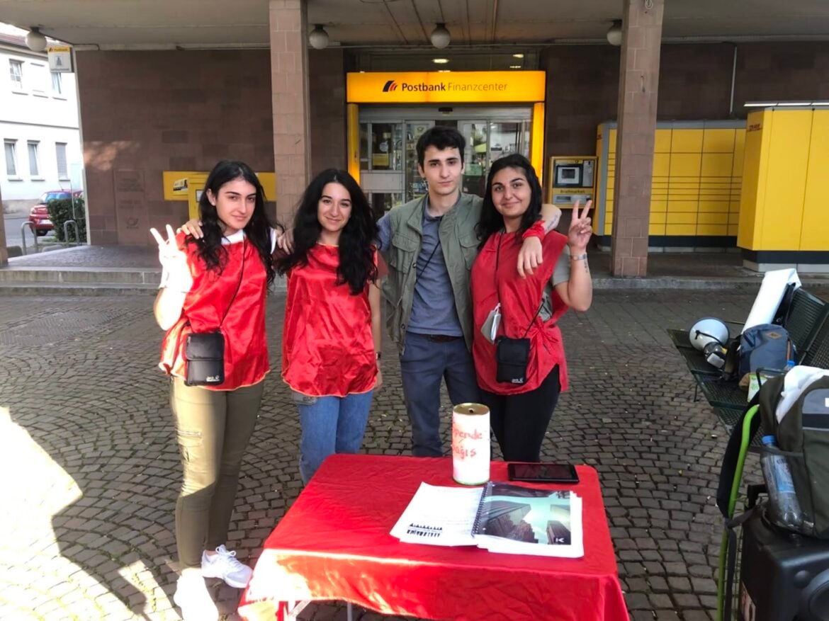 Almanya Dev-Gençliler Stuttgart’ta Halk Meclisi Standı Açtı - Image 1