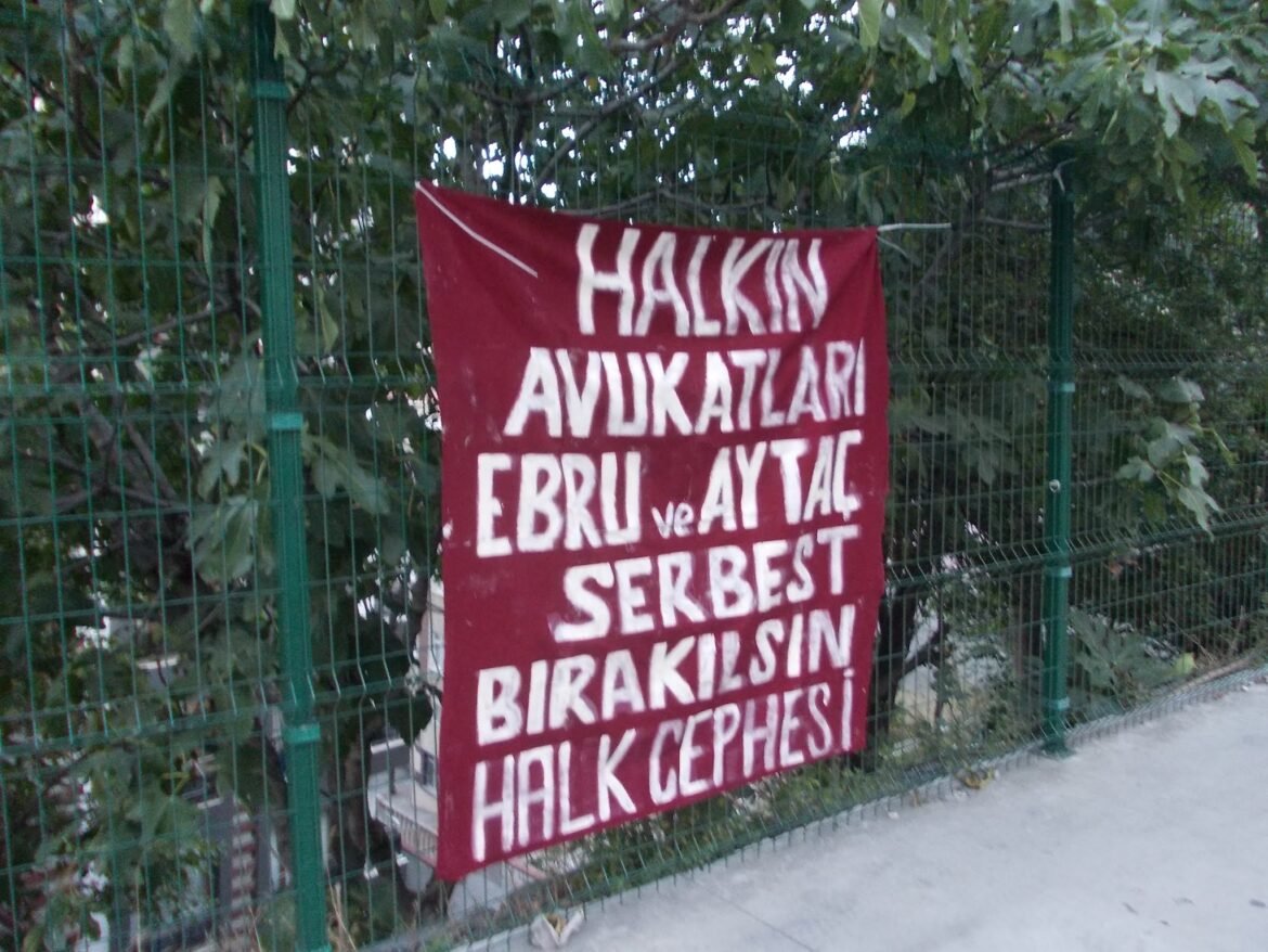 Kağıthane’de Halkın Avukatları İçin Pankart Asıldı - Image 1