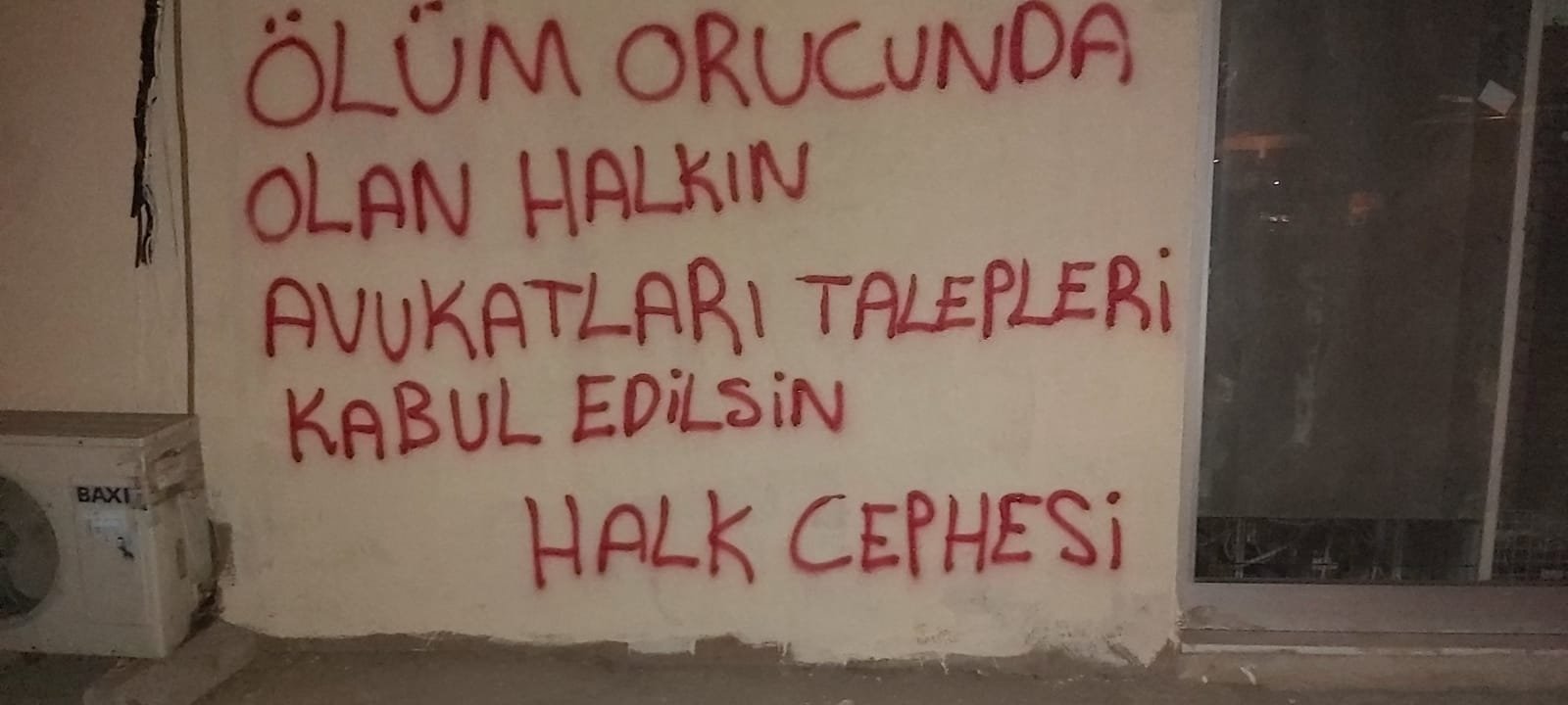 Sarıgazi Halk Cephesi Mustafa Koçak Ve Ölüm Orucu Direnişçileri İçin Yazılama Yaptı - Image 1 Sarıgazi Halk Cephesi Mustafa Koçak Ve Ölüm Orucu Direnişçileri İçin Yazılama Yaptı - Image 1