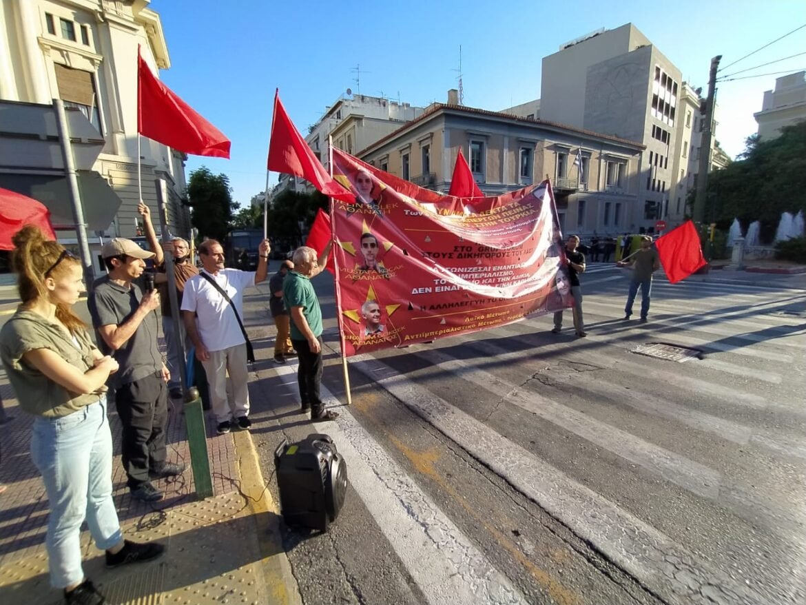 Yunanistan Türkiye Konsolosluğu Önünde Adalet Eylemi Devam Ediyor - Image 1