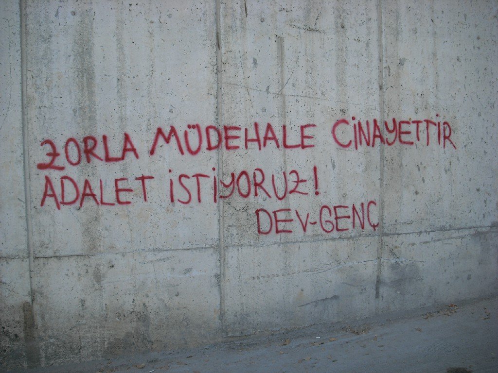 Dev-Gençliler Sarıyer’de Ölüm Orucu Direnişçileri İçin Yazılama Yaptı - Image 1