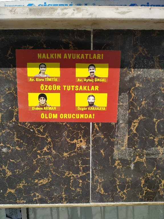 Okmeydanı’nda Ölüm Orucu Direnişçileri İçin Yazılama Ve Pullama Çalışması - Image 1