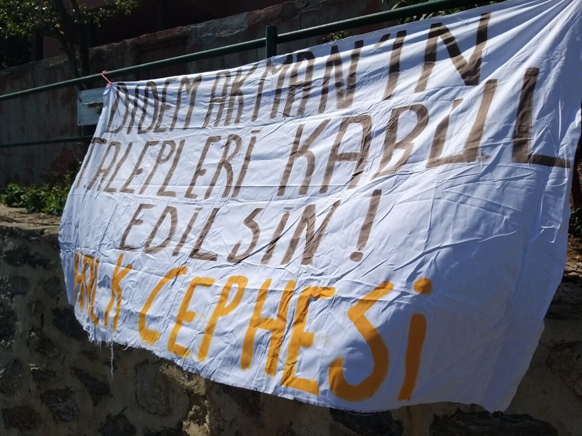 Armutlu ’da Halk Cepheliler Pankart Astı - Image 1
