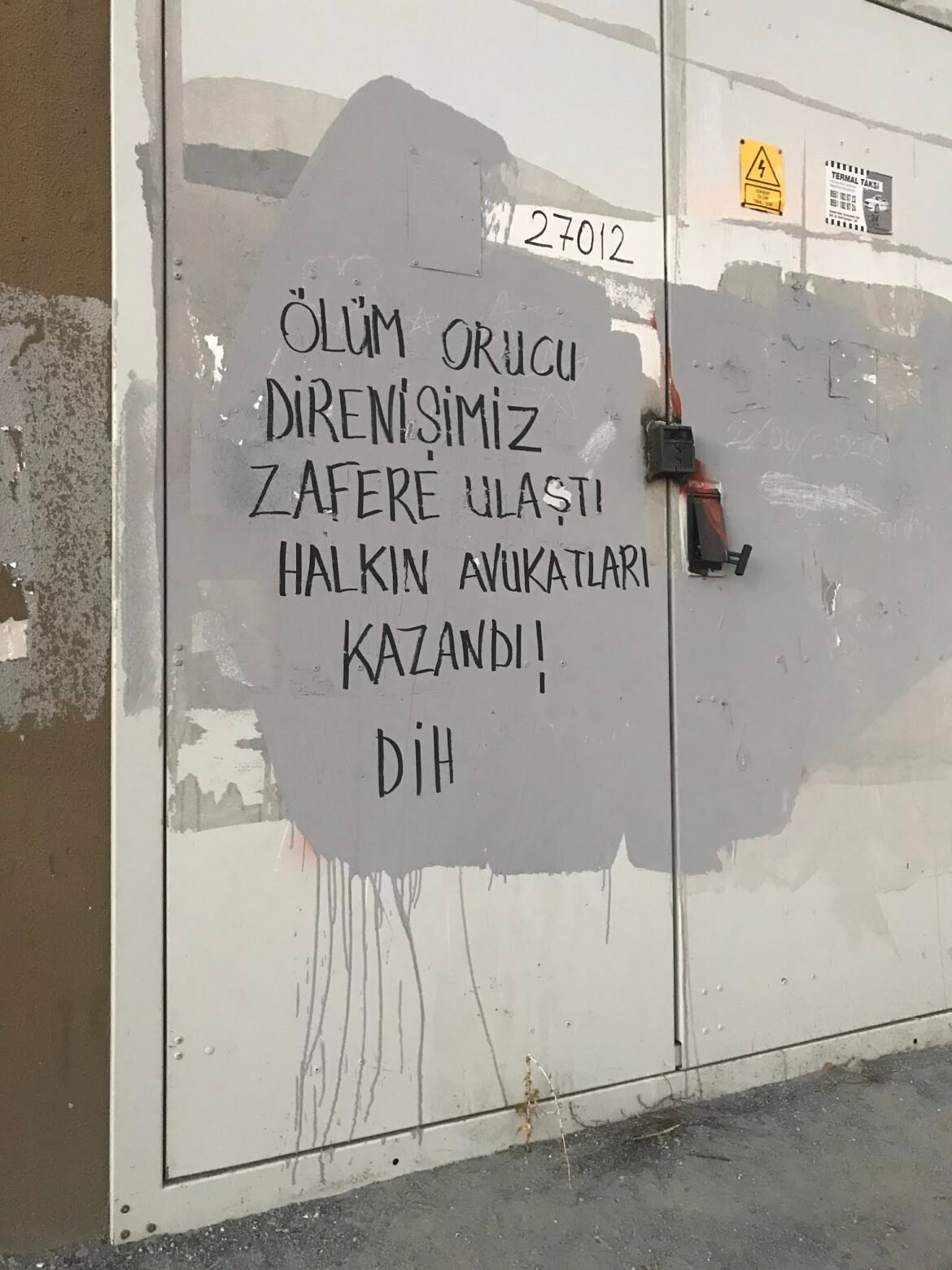 Devrimci İşçi Hareketi Halkın Avukatları Ölüm Orucu Zaferine Dair Yazılama - Image 1