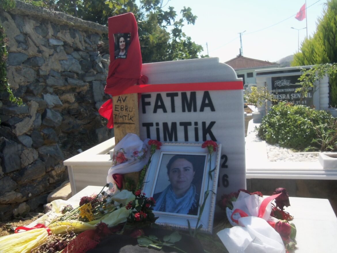 Dev-Gençliler Adalet Tanrıçası Ebru Timtik’i Mezarı Başında Andı - Image 1