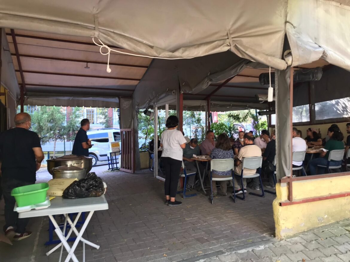 Gazi Halk Cepheliler Şehit ve Tutsaklar İçin Verilen Yemekte Bir Araya Geldi - Image 1