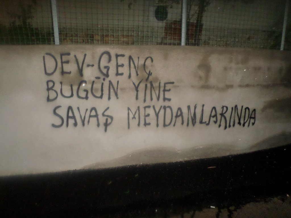 Dev-Gençliler Anadolu Yakası ve Sarıyer’de Tutuklamalara İlişkin Yazılama Yaptı - Image 1