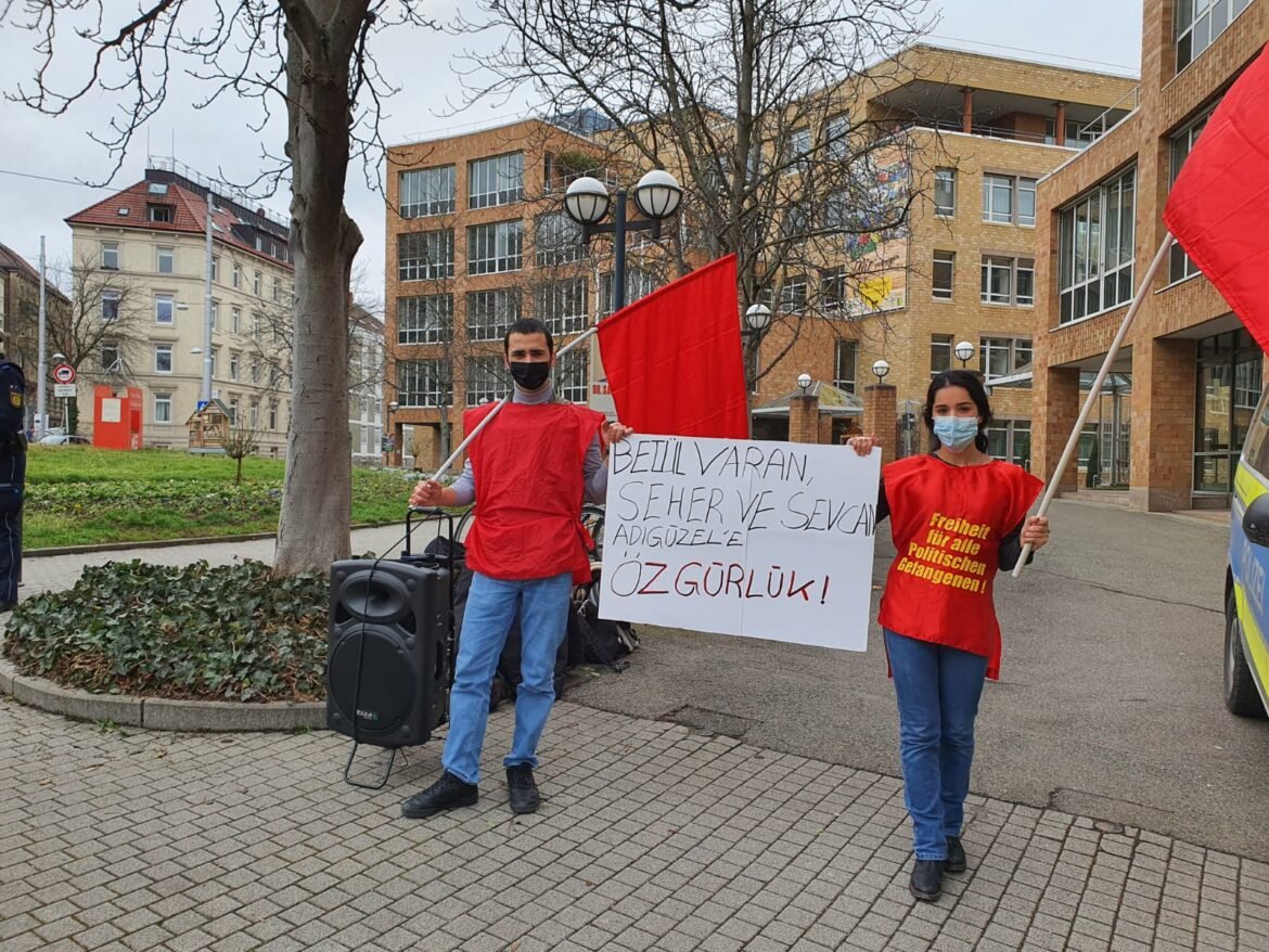 Seher, Sevcan, Betül İçin Stuttgart Türkiye Konsolosluğu Önünde Eylem - Image 1