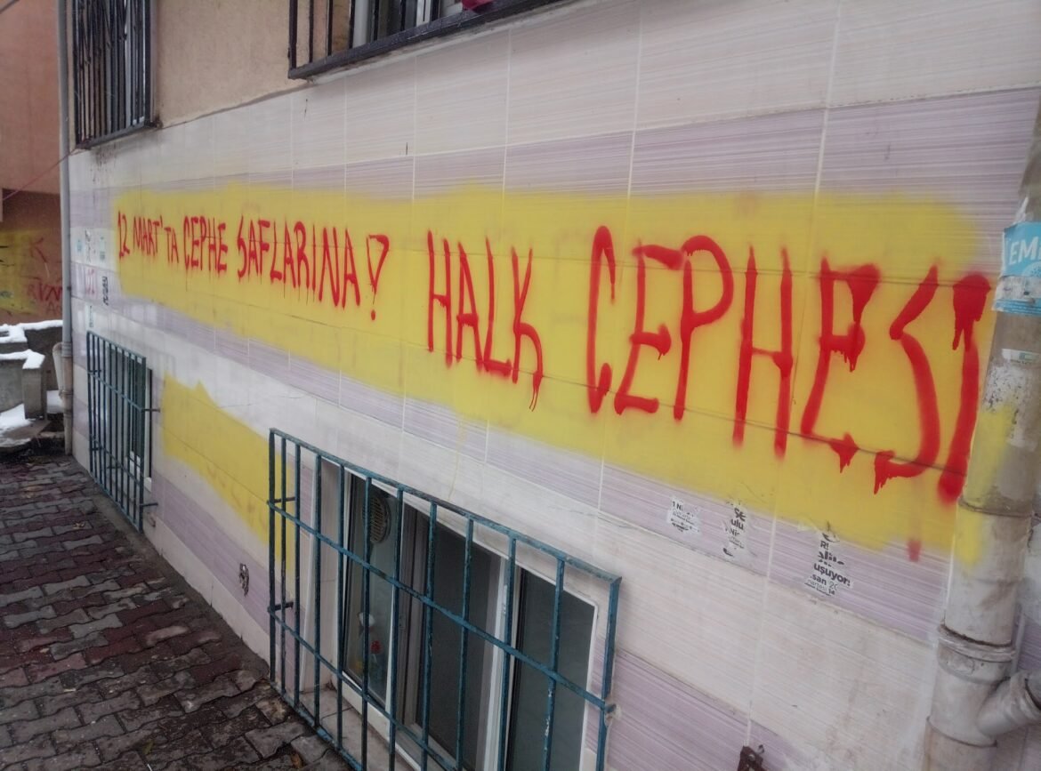 Gazi Halk Cepheliler 12 Mart’a Çağrı Yapan Yazılamalar Yaptı - Image 1