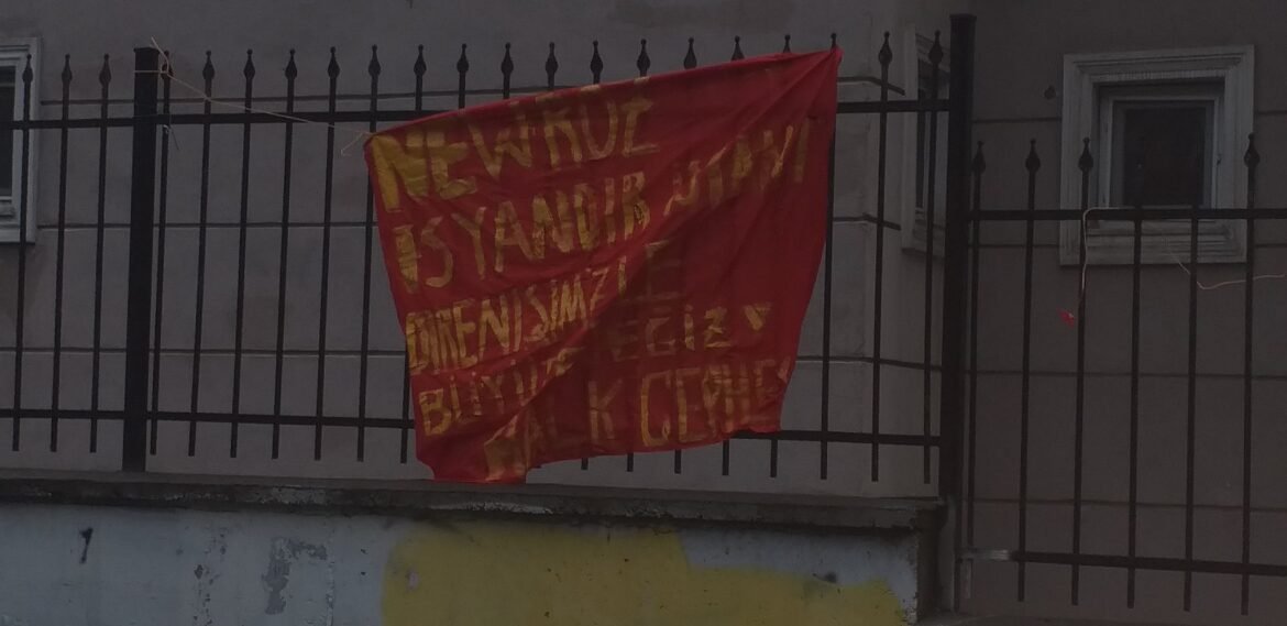 Gazi’de Halk Cepheliler Pankart Astı - Image 1