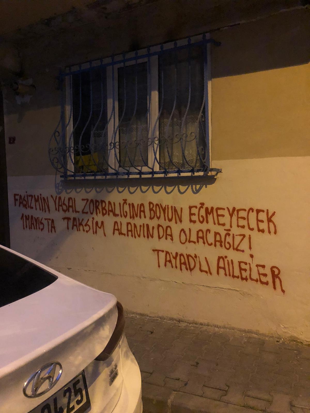 TAYAD’lı Ailelerden 1 Mayıs Yazılamaları - Image 1 TAYAD’lı Ailelerden 1 Mayıs Yazılamaları - Image 1