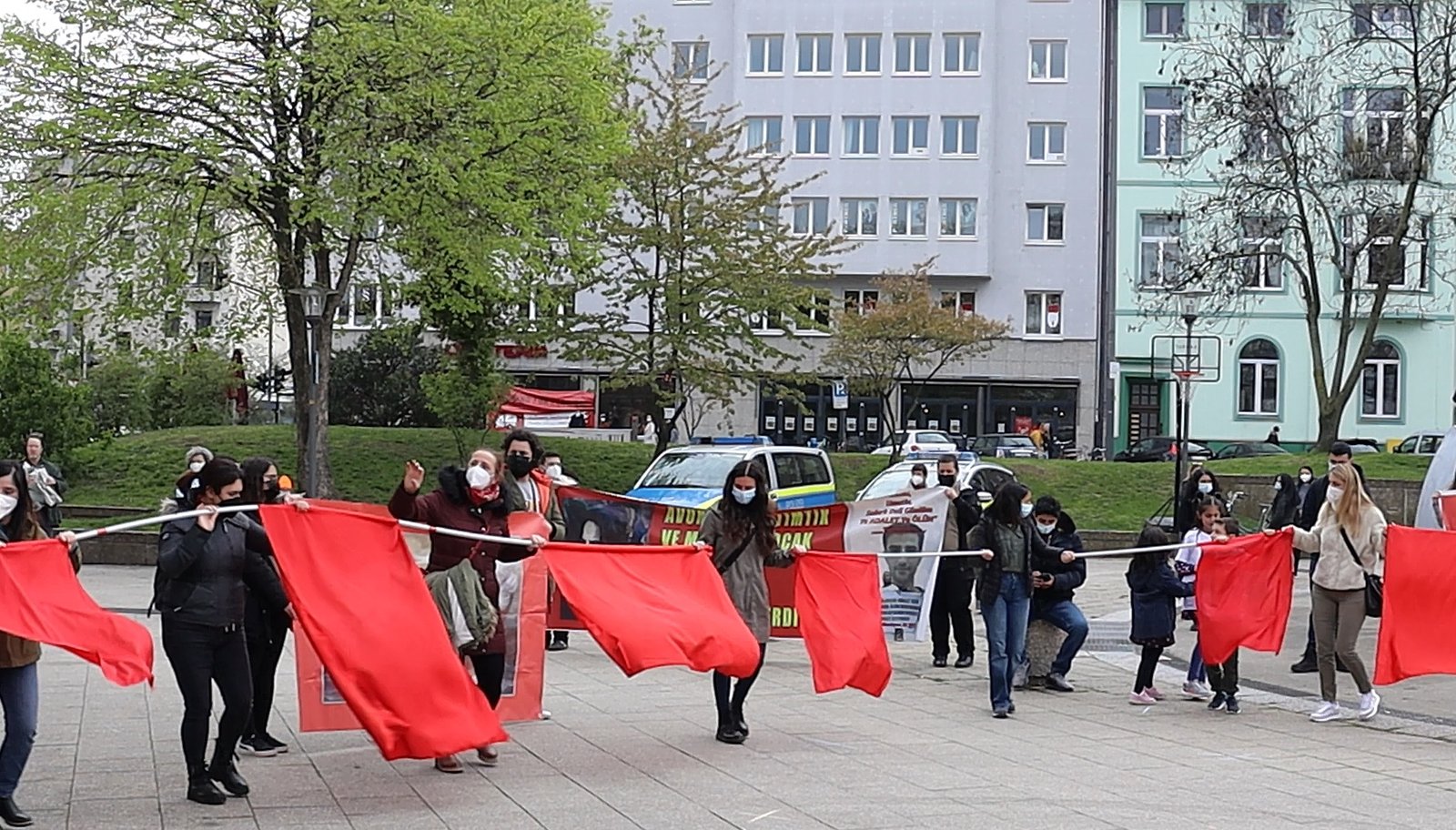Grup Yorum Köln’de Devrim Şehitleri Anmasına Katıldı - Image 1 Grup Yorum Köln’de Devrim Şehitleri Anmasına Katıldı - Image 1