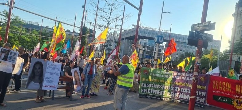 Ali Osman Köseye Özgürlük Komitesi Viyana’da Deniz Poyraz’ın Mitingine Katıldı - Image 1