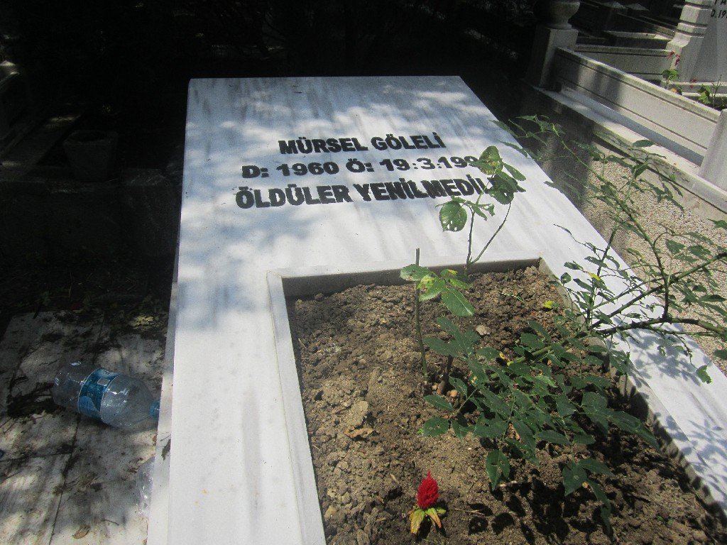 Dev-Genç İstanbul Silivrikapı’da Mezar Ziyareti Yaptı - Image 1
