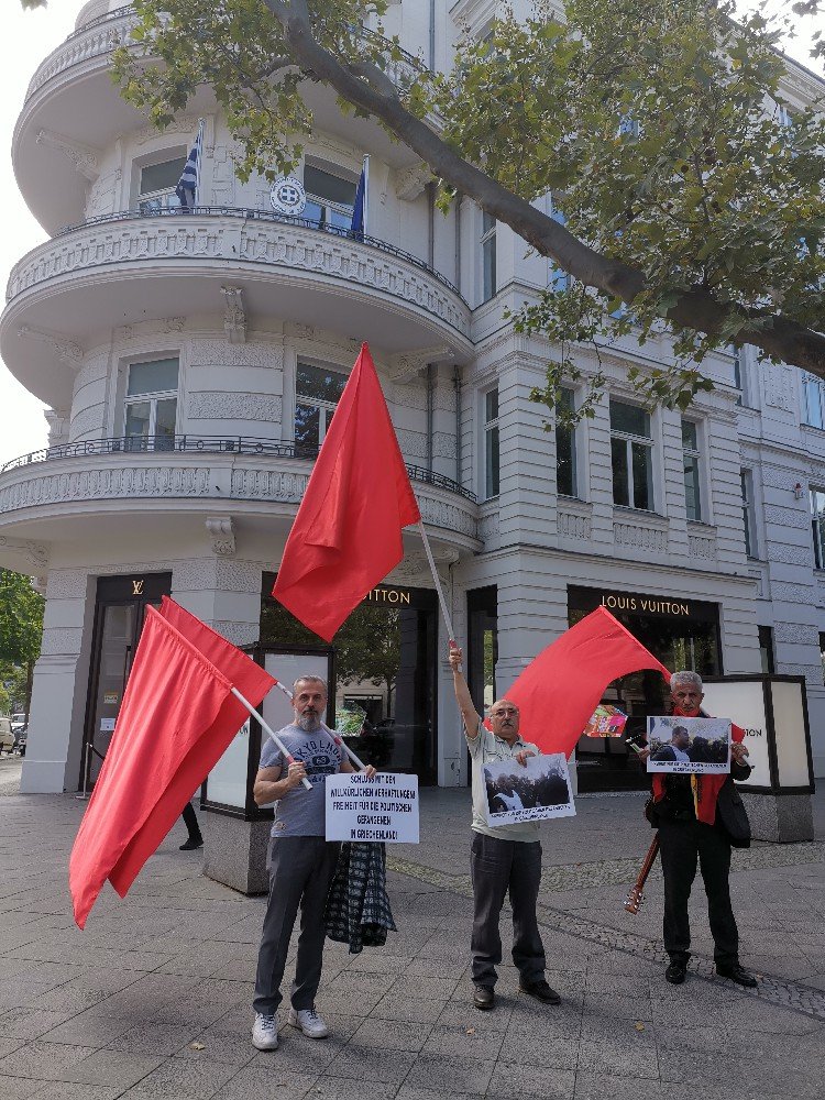 Berlin’de Yunanistan Büyük Elçiliğinin Önünde Eylem - Image 1